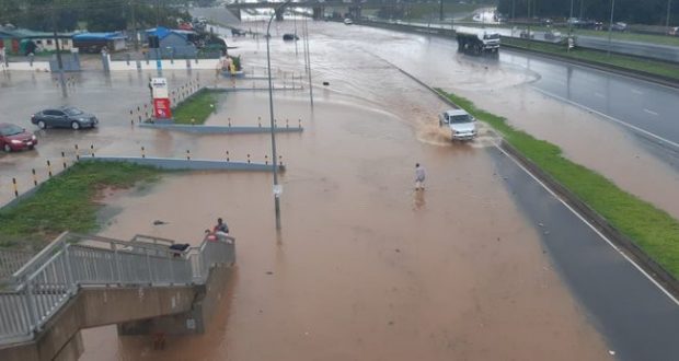 Heavy Downpour Leaves Parts of Abuja Waterlogged, Raises Flood Concerns