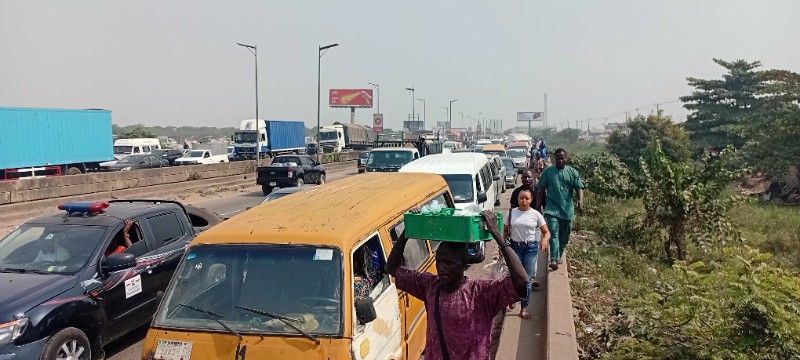 One Dead, Traffic Disrupted After Trailer Crash at Otedola Bridge